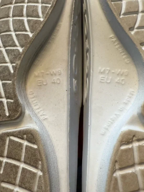 White oofos slides - Picture 5 of 7